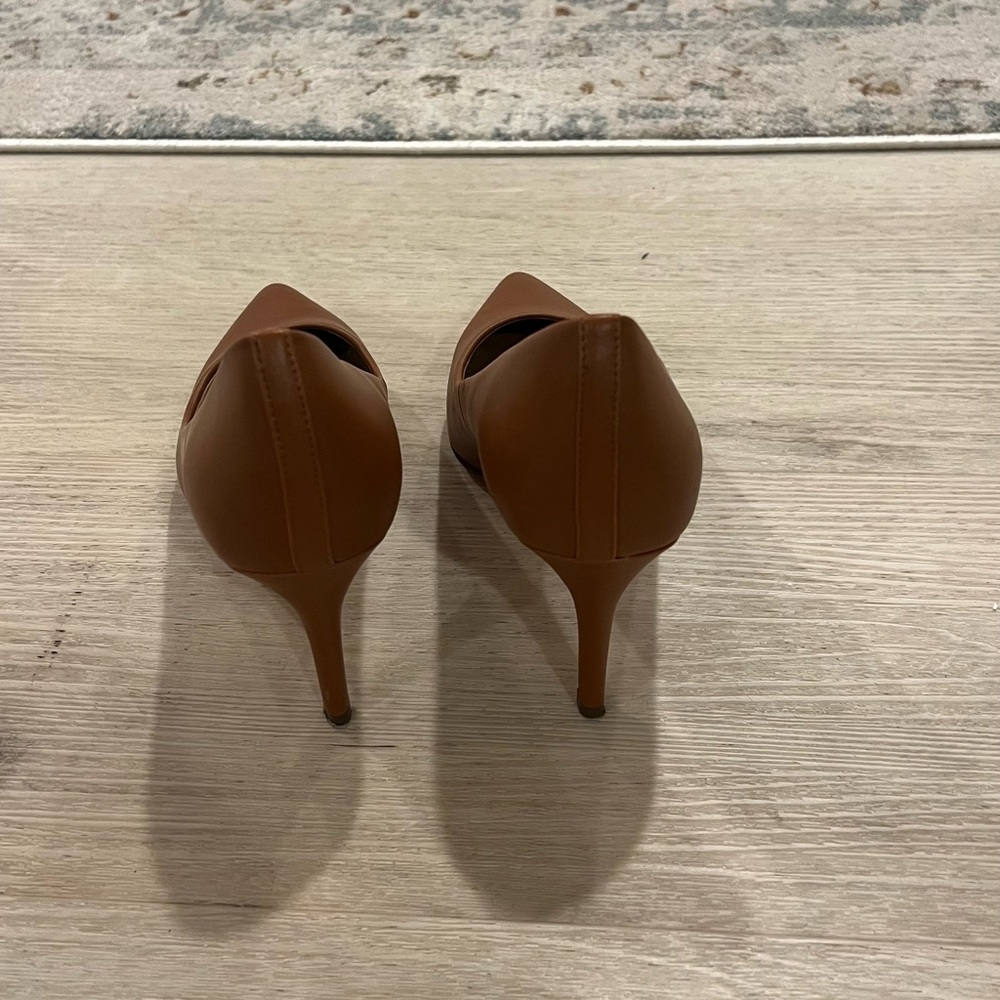 Classic Pointed-Toe Women's Pumps in Cognac Brown - Picture 3 of 5